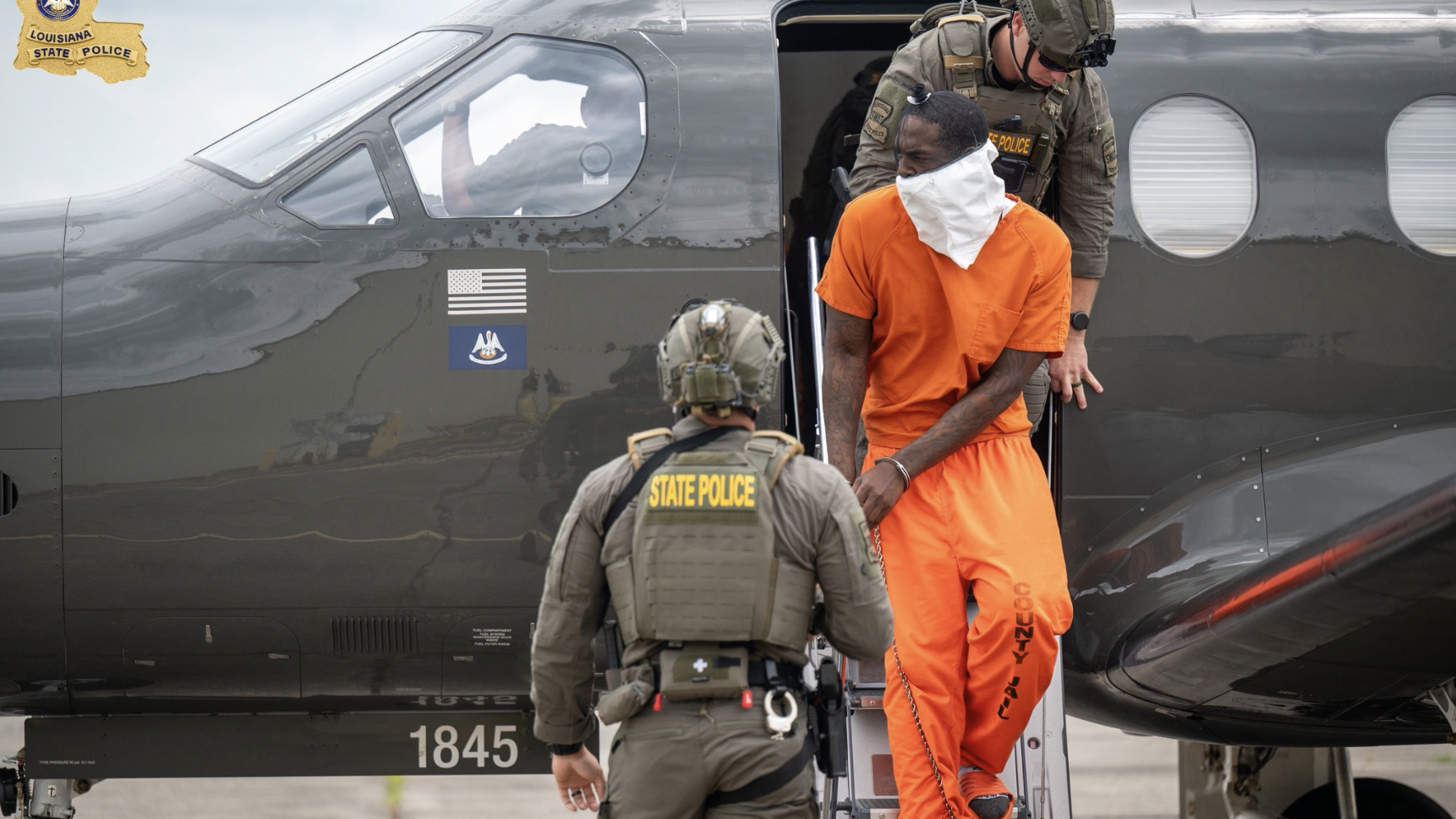 The manhunt for New Orleans jail escapees enters third week. Here's everything to know.